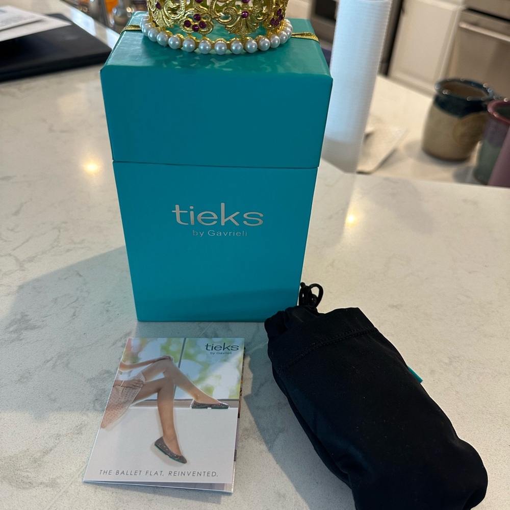 VGUC Tieks Tyrian Velvet Flats - Picture 11 of 11